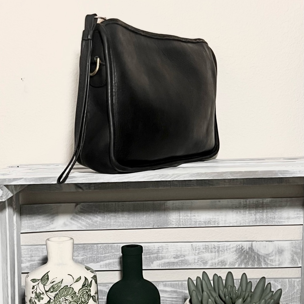 Vintage Coach Zippered Wristlet Clutch - Picture 4 of 11